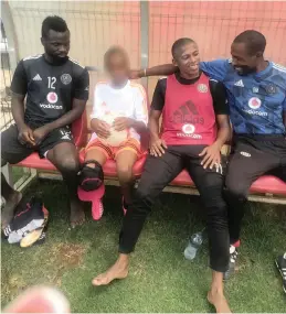  ?? PICTURE: SHAIN GERMANER/AFRICAN NEWS AGENCY (ANA) ?? Orlando Pirates players Bernard Morrison (left), Luvuyo Memela and assistant coach Benson Mhlongo met Gift Baloyi* last month. Gift says he is the team’s biggest fan.