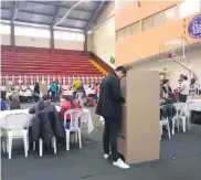  ?? CORTESÍA ?? Un ciudadano colombiano ejerce su derecho al voto en el puesto de votación ubicado en Quito, Ecuador.