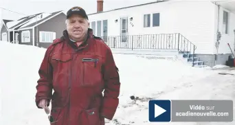  ??  ?? Le courage de Jacques Boudreau a sauvé l’occupante de cette maison de Grande- Anse, rue Acadie. - Acadie Nouvelle: Vincent Pichard