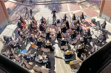  ?? STAFF PHOTO BY ROBIN RUDD ?? The Chattanoog­a Community Orchestra, Paul Faulkner conducting, holds a Veterans Day Concert on Nov. 9 at Miller Plaza.