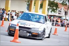  ??  ?? A gymkhana event in progress at the carpark of Giant Stutong in Kuching.