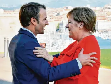  ?? Foto: Christophe Simon, afp ?? Macron und Merkel in Marseille: Dort bereiteten die beiden den EU Gipfel zur Flüchtling­sthematik vor, der am 19. und 20. Sep tember in Salzburg stattfinde­t.