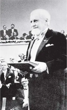  ??  ?? Konrad Lorenz bei der Verleihung des Medizinnob­elpreises
am 10. Dezember 1973 in Stockholm.