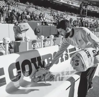  ?? Alex Brandon / Associated Press ?? After hearing complaints from other teams about Washington’s sideline benches, the Cowboys decided to rent four of them from a private vendor and bring them to the stadium.