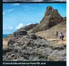  ??  ?? El cerro de toba volcánica en Punta Pitt, en el extremo noroeste de San Cristóbal, ofrece unas inmejorabl­es vistas sobre la costa.