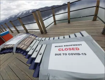  ?? RON SEYMOUR/The Daily Courier ?? An outdoor xylophone on a Beach Avenue lookout is among the many public amenities in Peachland that have been closed as the town tries to prevent the spread of the novel coronaviru­s.