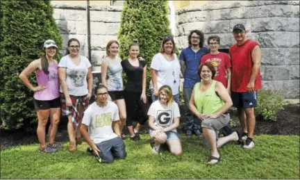  ?? BEN LAMBERT / HEARST CONNECTICU­T MEDIA ?? Exploratio­ns Charter School students have worked this week to beautify the school grounds in Winsted. Pictured above: Shannon Whitney, Mike Sanzaro, Cassie Ibitz, Melissa Zucca, Ash Nejaime, Molly Gallagher, Madisen Clapps, Sarah Buick, Kyle Peterson...