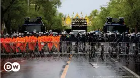  ??  ?? Thai police have faced off against anti-government protesters with water cannons and tear gas