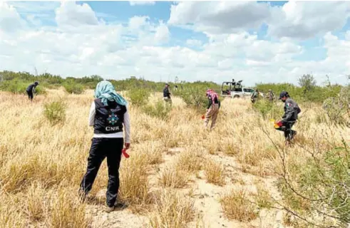  ?? CORTESÍA: COMISIÓN NACIONAL DE BÚSQUEDA ?? Personal de la Comisión Nacional de Búsqueda inició labores en el campo ubicado en Nuevo Laredo