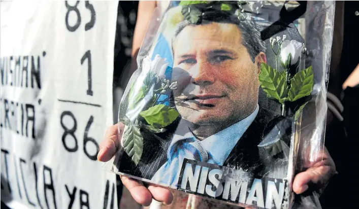  ?? JUANO TESONE ?? Ex fiscal. Una imagen de Alberto Nisman en la marcha que recordó el segundo aniversari­o de su violenta muerte tras denunciar a la ex presidenta Cristina Kirchner.