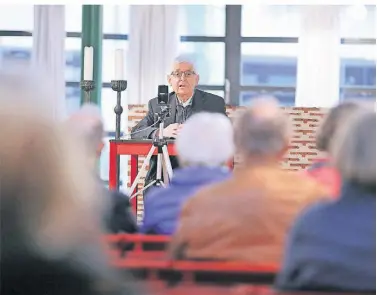  ?? FOTO: STEPHAN KÖHLEN ?? Bibelkursu­s mit Pfarrer Ludwin Seiwert in Heilig Geist in Sandheide.