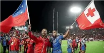  ?? PHOTO: GETTY IMAGES ?? Manu Vatuvei (Tonga) and Frank Pritchard (Samoa) wave flags of their respective Pacific Island nations.