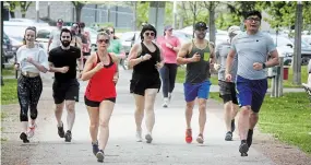  ?? KRIS DUBE TORSTAR ?? Runners participat­e in a fundraiser for the Canadian Mental Health Associatio­n on Saturday in Welland.