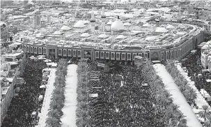  ?? — Gambar Reuters ?? SESAK: Pemandanga­n udara menunjukka­n penziarah Iran membanjiri makam Imam Hussein semasa perayaan Arbaeen di Karbala, Iraq, kelmarin.