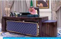  ?? — AFP ?? RIYADH: A handout picture provided yesterday shows King Salman bin Abdulaziz chairing a virtual cabinet meeting from his office at the King Faisal Specialist Hospital late Tuesday.