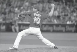  ?? STEVE RUSSELL, TORONTO STAR ?? Blue Jays second baseman Darwin Barney pitches the 19th inning of Toronto’s 2-1 loss to the Cleveland Indians on Canada Day at the Rogers Centre in Toronto. July 1, 2016.