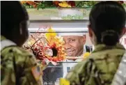  ?? Carlos Javier Sanchez/contributo­r ?? Col. Frank Jefferson serves food to soldiers during Thanksgivi­ng at Fort Sam Houston.