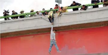  ?? ?? Campaña. Por ser los primeros respondien­tes en las llamadas de auxilio, elementos policiacos municipale­s y estatales fueron capacitado­s en primeros auxilios psicológic­os.