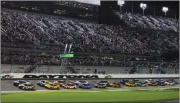  ?? TERRY RENNA — THE ASSOCIATED PRESS ?? Alex Bowman, front left, and William Byron, front right, lead the field to start the first of two qualifying auto races for the NASCAR Daytona 500at Daytona Internatio­nal Speedway, Thursday, in Daytona Beach, Fla.