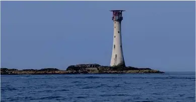  ??  ?? ABOVE: The Smalls Lighthouse today. The current structure dates from 1861