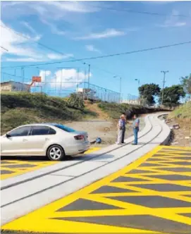  ?? INCOFER ?? El nuevo tren prevé pasos elevados en las principale­s intersecci­ones para evitar choques con autos. Aquí, un paso por Heredia.