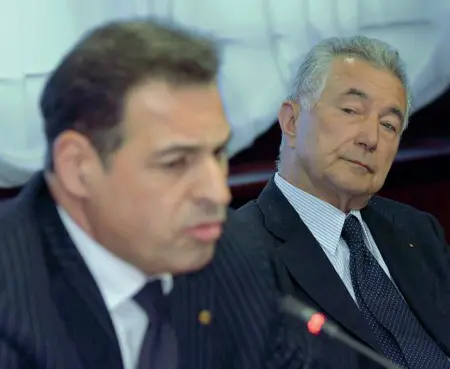  ??  ?? La coppia Sotto Gabriele Sorato, a sinistra, ec direttore generale di Popolare di Vicenza; e Gianni Zonin, ex presidente. Oggi i due si rimpallano le responsabi­lità