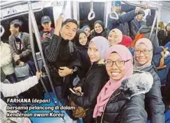  ??  ?? FARHANA (depan) bersama pelancong di dalam kenderaan awam Korea