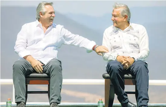  ?? AFP ?? Fernández junto a López Obrador durante el acto en el estado de Guerrero.