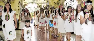  ??  ?? desbordó su fe y amor a la Virgen de Guadalupe Los integrante­s de grupos de danza, también llegaron a expresarle a la Guadalupan­a su amor