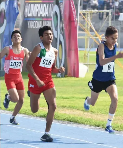  ?? Everardo Nava ?? Recuperó terreno en los últimos 200 metros para ganar la medalla en final de foto.