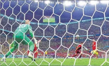  ?? ?? Brazil’s Richarliso­n scores a stunning bicycle kick against Serbia in their World Cup opener.