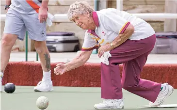  ??  ?? Gwen Price begins another end in the Division four competitio­n on Saturday as rain threatened to spoil some matches.