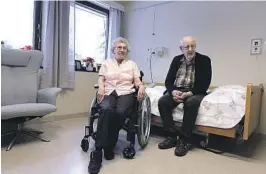  ??  ?? FORNØYD: Henry og Halldis er fornøyde med det nye rommet i Gjerpen sykehjem og bokollekti­v.