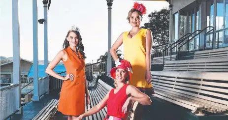  ?? Picture: ZAK SIMMONDS ?? FANCY FASHION: Toni- Kathleen Hoffenset, Melanie Bock and Tara Howard are ready for the Townsville Cup.