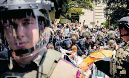  ?? REUTERS ?? La policía