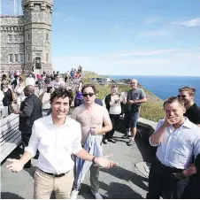  ?? MARK CRITCH/TWITTER ?? Mark Critch once photo bombed Justin Trudeau sans shirt, something the prime minister has also done in the past.
