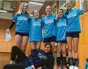  ?? Foto: Yannick Eibl ?? Die U13-Volleyball­erinnen des VSC Donauwörth sind Bezirksmei­ster. (Von links) Emma Johnson, Lilian Aho, Anelia Ruff, Liv Felder und Elena Faber.