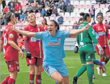  ??  ?? EL SEGUNDO. Silvia Meseguer celebra el 0-2, que marca ella misma a la salida de un córner.