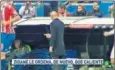  ??  ?? Zidane, que no entiende la situación, se enfada y le dice a James que salga a calentar de nuevo a la banda. El colombiano obedece.