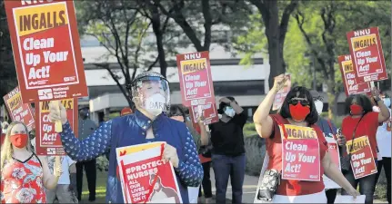  ?? ABEL URIBE/CHICAGO TRIBUNE ?? University of Chicago Medicine Ingalls Memorial Hospital nurses held an informatio­nal picket and rally outside the hospital June 25, 2020. The nurses were raising awareness about what they called inadequate and inconsiste­nt screening protocols, infectious control policies and PPE supplies.