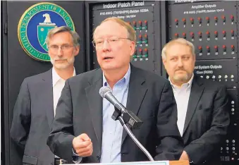  ?? SUSAN MONTOYA BRYAN/ASSOCIATED PRESS ?? Administra­tor of the National Nuclear Security Administra­tion, Frank Klotz, center, speaks at a news conference at Sandia National Laboratori­es in Albuquerqu­e in May.