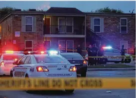  ?? Yi-Chin Lee / Houston Chronicle ?? Harris County sheriff ’s deputies investigat­e a fatal shooting scene Sunday at the Haverstock Hill apartment complex on Aldine Bender Road.