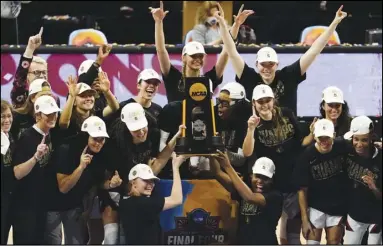  ?? Associated Press ?? CHAMPIONS Stanford players celebrate with the trophy after defeating Arizona 54-53 in the championsh­ip game of the NCAA women’s college basketball tournament on Sunday at the Alamodome in San Antonio.