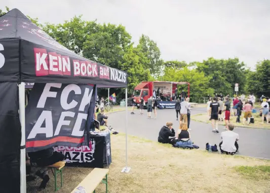  ?? ?? Bis kurz vor 15 Uhr war am 6. Juni 2021 der Protest gegen die faschistis­che AfD friedlich – dann trat die Polizei auf den Plan.