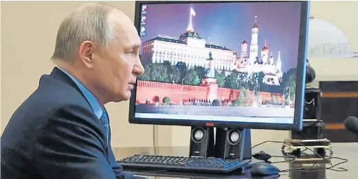 ?? AFP ?? Desafíos. El presidente ruso Vladimir Putin y el desafío de asumir que otro enemigo apareció en el panorama bastante lejos de Kiev.