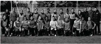  ??  ?? Le groupe senior féminin du Cergy-Pontoise football club (Cpfc).