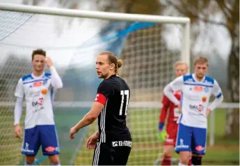  ?? Bild: Stefan Bennhage ?? Lagkapten Krister Andersson och hans kamrater i Skoftebyns IF möter serieledar­en Ahlafors IF i dagens division 3-omgång.