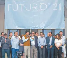  ??  ?? Los miembros de Futuro 21 firmaron un manifiesto, en el cual expusieron su convicción de construir una fuerza política de amplio espectro.