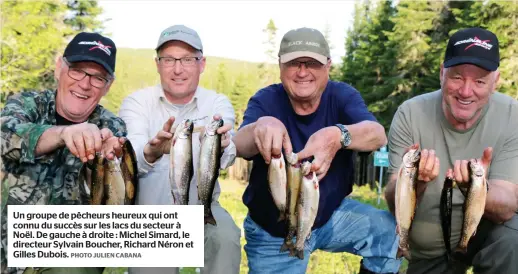  ??  ?? Un groupe de pêcheurs heureux qui ont connu du succès sur les lacs du secteur à Noël. De gauche à droite : Michel Simard, le directeur Sylvain Boucher, Richard Néron et Gilles Dubois. PHOTO JULIEN CABANA