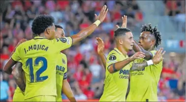  ?? ?? Mojica, Coquelin, Yeremi Pino y Chukwueze celebran uno de los goles.